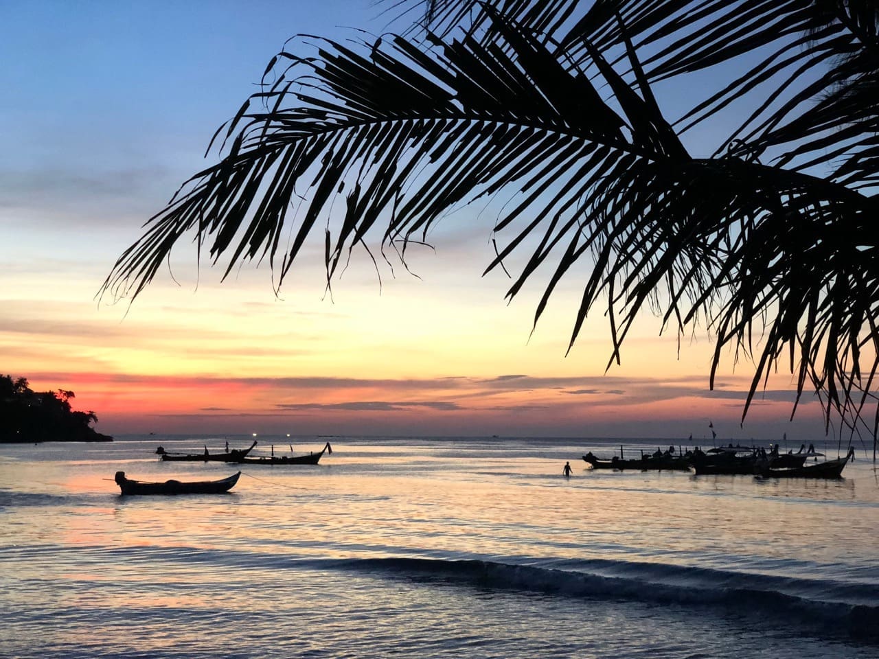 Sairee Beach Lifestyle: Fashion, Sunsets and Shopping on Koh Tao